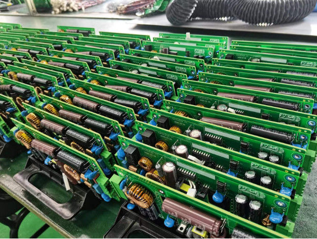 鉛のないPCB組立 急速ターンPCB製造 4層 FR-4 IPCクラス2または3 標準