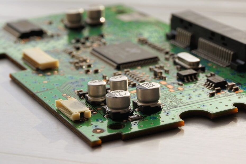 硬いPCB板タイプ PCBA回路板組立 SMT THT中国とカンボジアのターンキーサービス
