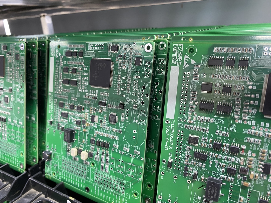 0.1mm Min. Line Width/Spacing Energy Protection PCB Assembly in Green Solder Mask for Long-Lasting Protection
