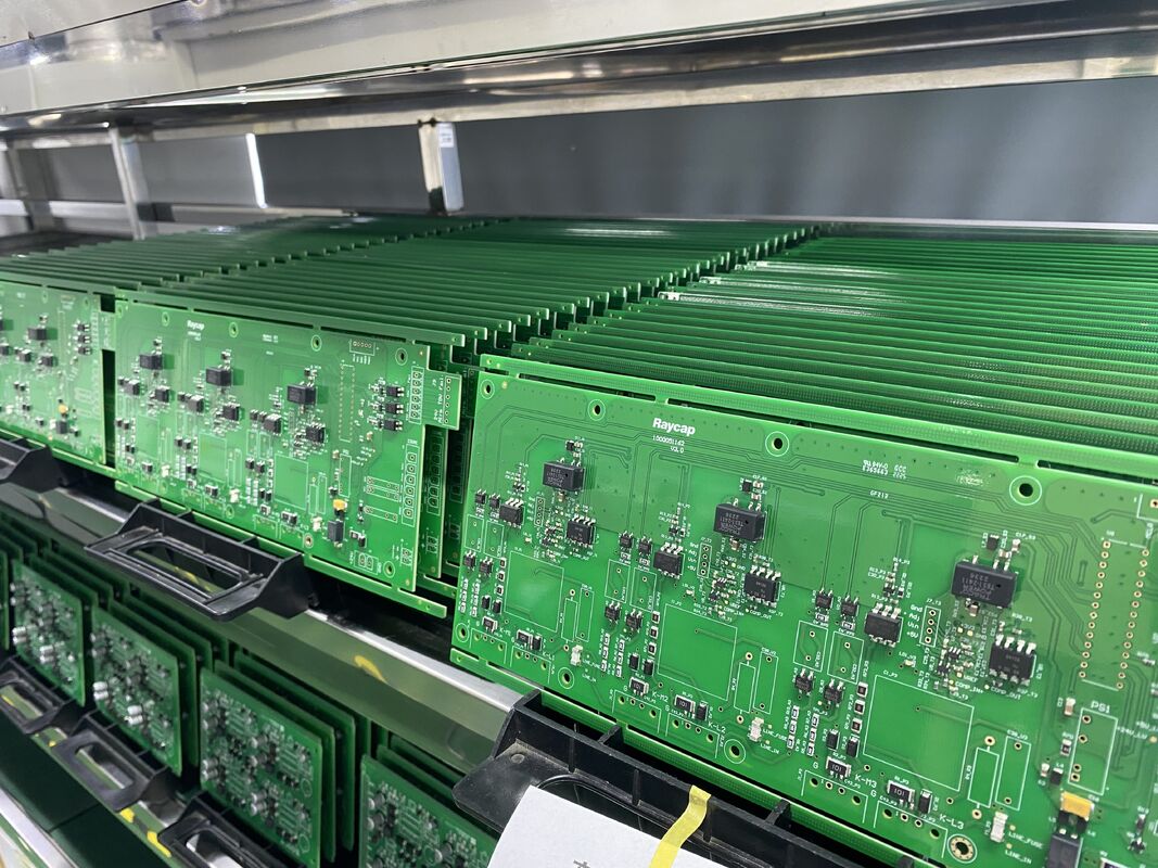 ミニホール直径 01mm 通信PCB組立 6層 高Tg170と高Tg180 通信機器に最適化