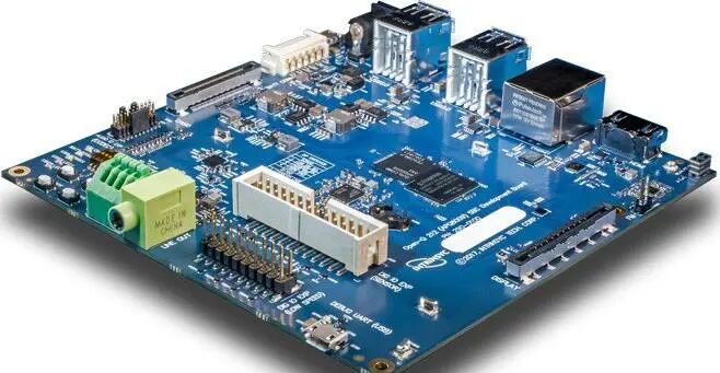 自動車用途向けFR-4材4層基板、最小穴径0.10mmのクイックターンPCBアセンブリ